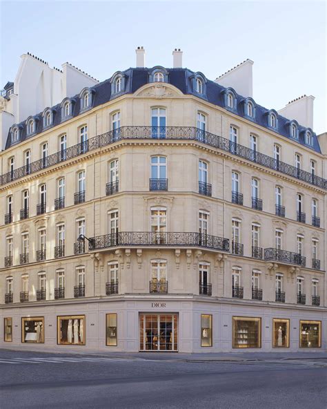 30 montaigne dior boutique